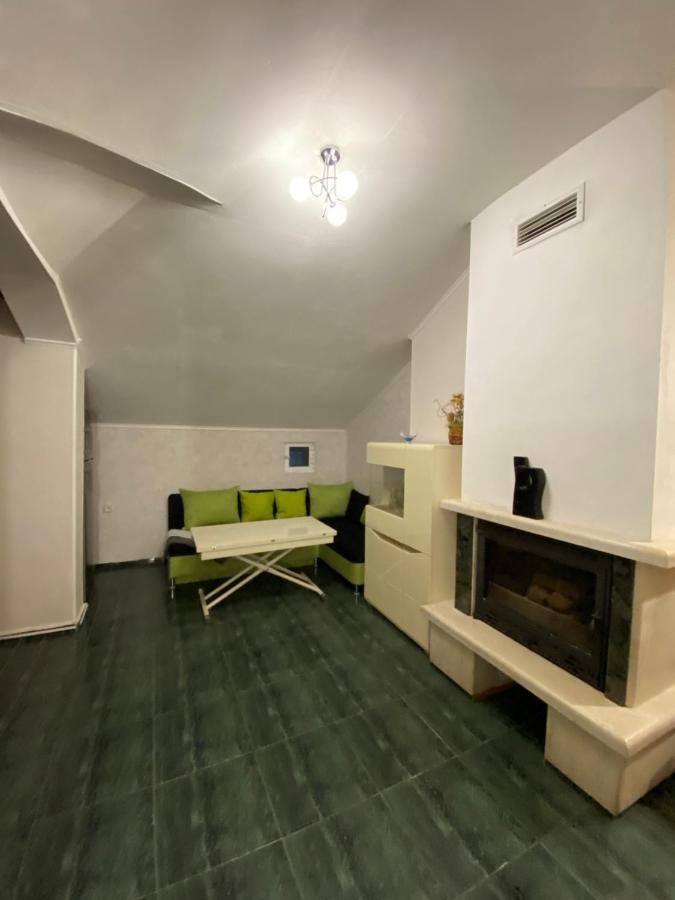 Lucy Apartament Appartamento Burgas Esterno foto