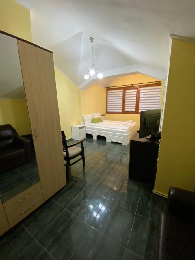 Lucy Apartament Appartamento Burgas Esterno foto